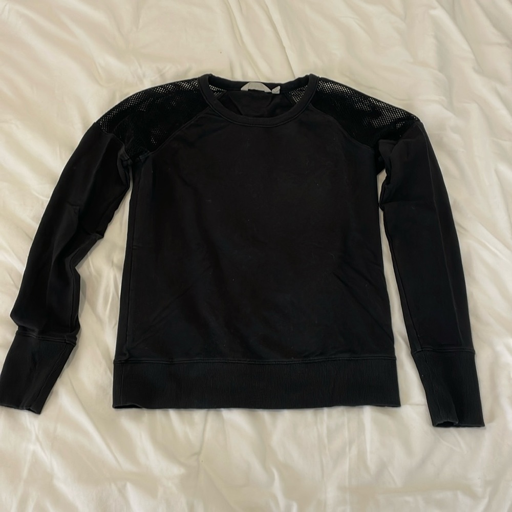 Athleta Long Sleeve Sweatshirt Mess Shoulders